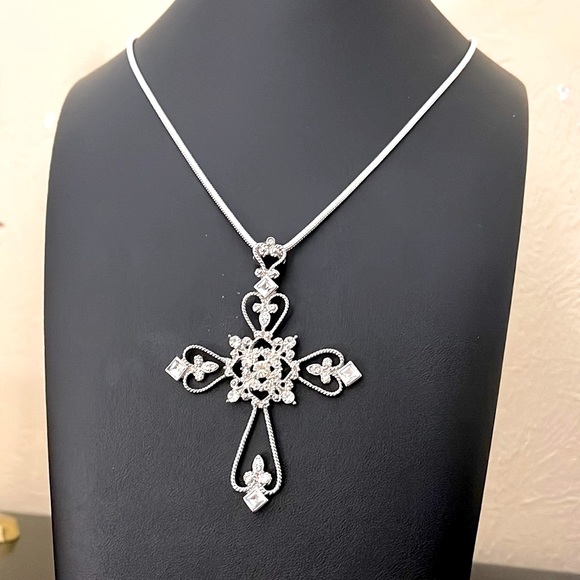 925 STERLING SILVER SIGNED 28” CHAIN WITH SILVER TONE CROSS D1-37 - Picture 3 of 6